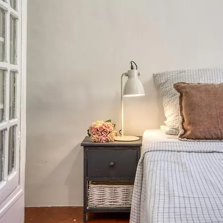 Typique - 2 Bedrooms,typical Apartment-old Town * Niza