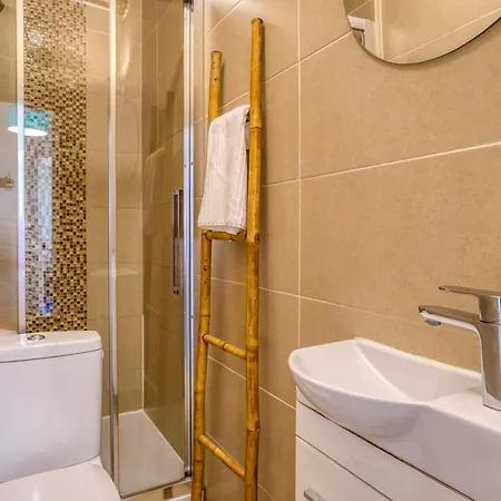 Typique - 2 Bedrooms,typical Apartment-old Town Apartamento