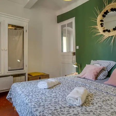 Typique - 2 Bedrooms,typical Apartment-old Town *