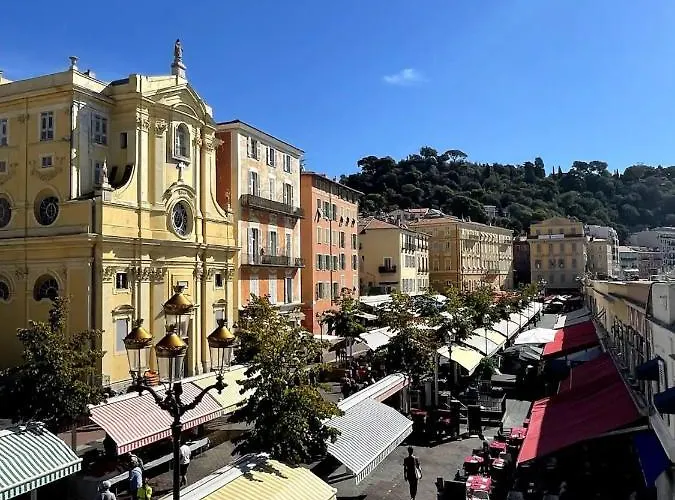 Typique - 2 Bedrooms,typical Apartment-old Town Lejlighed
