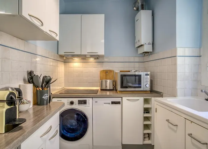 Typique - 2 Bedrooms,typical Apartment-old Town Lejlighed