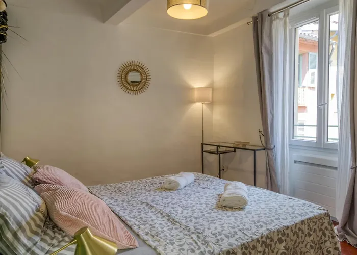 Typique - 2 Bedrooms,typical Apartment-old Town Nice