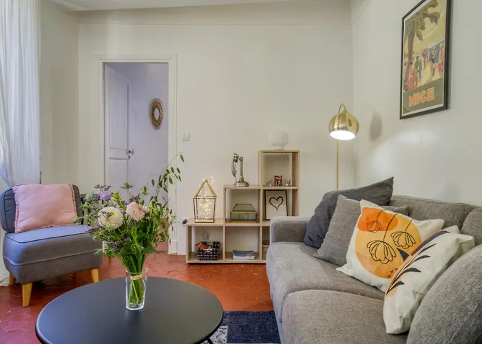 Typique - 2 Bedrooms,typical Apartment-old Town