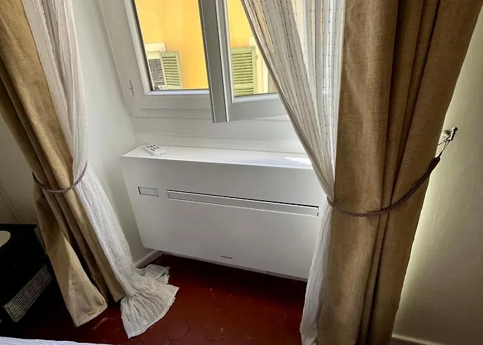 Typique - 2 Bedrooms,typical Apartment-old Town Lejlighed