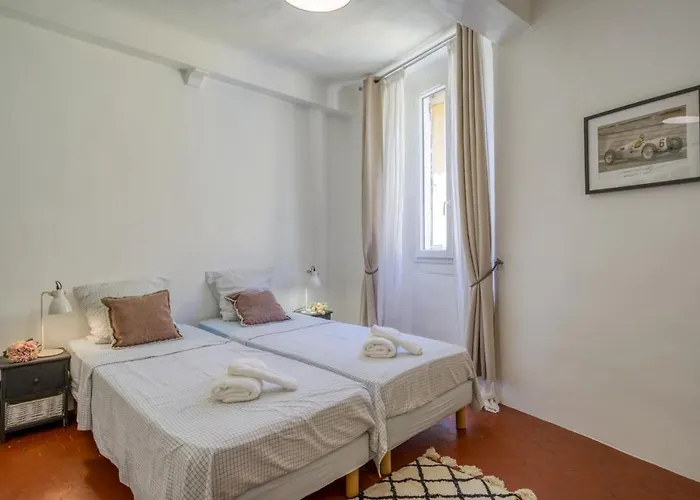 Typique - 2 Bedrooms,typical Apartment-old Town Apartmán *