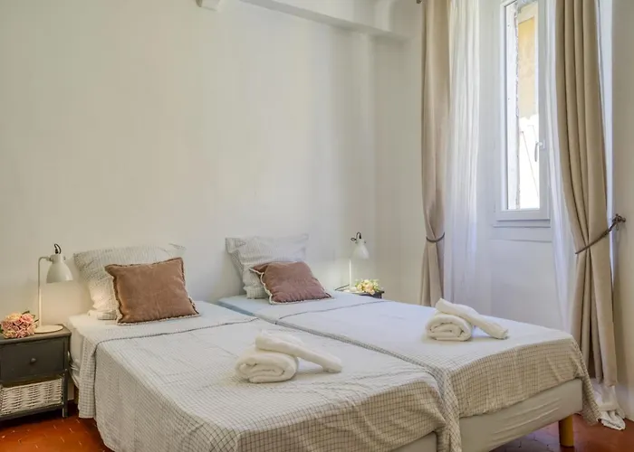 Typique - 2 Bedrooms,typical Apartment-old Town Apartmán