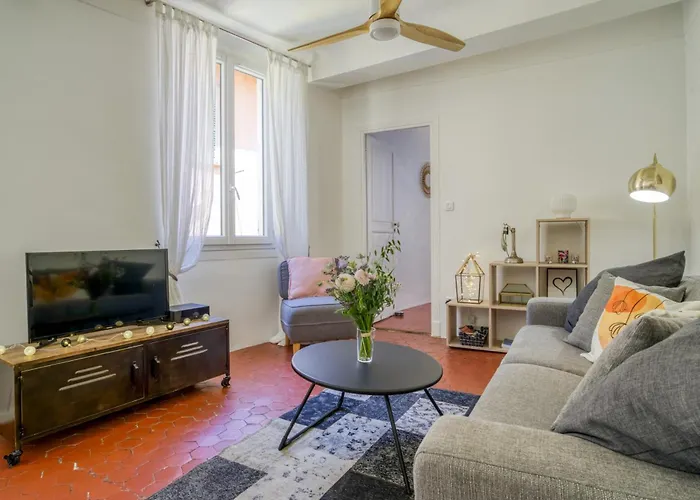 Typique - 2 Bedrooms,typical Apartment-old Town *