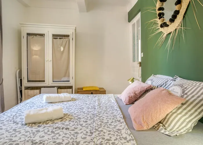 Apartmán Typique - 2 Bedrooms,typical Apartment-old Town Nice