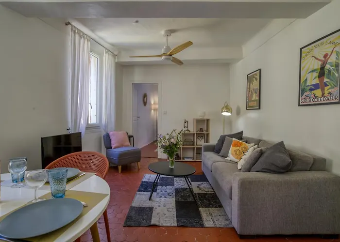 Typique - 2 Bedrooms,typical Apartment-old Town