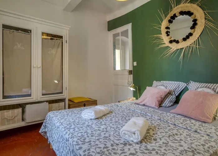 Typique - 2 Bedrooms,typical Apartment-old Town *