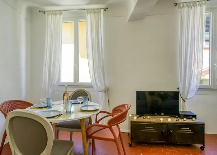 Typique - 2 Bedrooms,typical Apartment-old Town Apartmán *